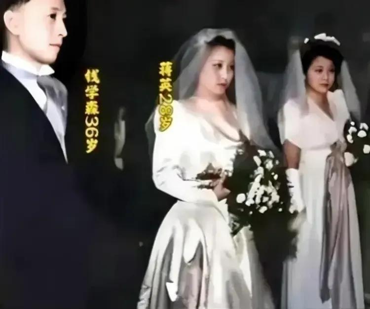 1947年，钱学森和蒋英，婚礼现场，留下的一张老照片，镜头中的蒋英身着洁白的婚纱