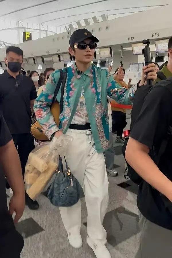 丁禹兮出发录制中餐厅，去洗碗喽 ​​​