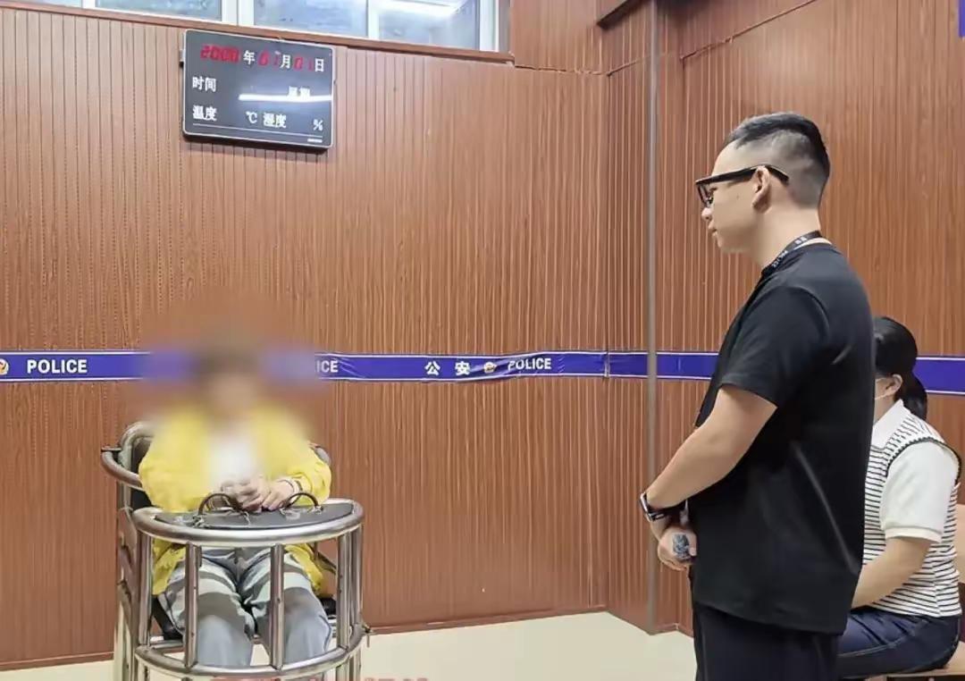 人到了中年再看海南这桩扔结婚证骗婚的事，
蕞大的可笑，
是有人把法律当儿戏，
把