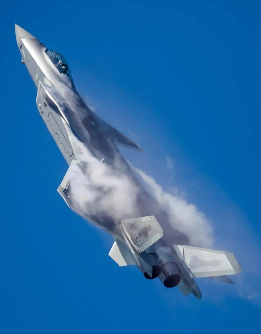 前些年喊歼20不会超过200架的那群鹦鹉呢？