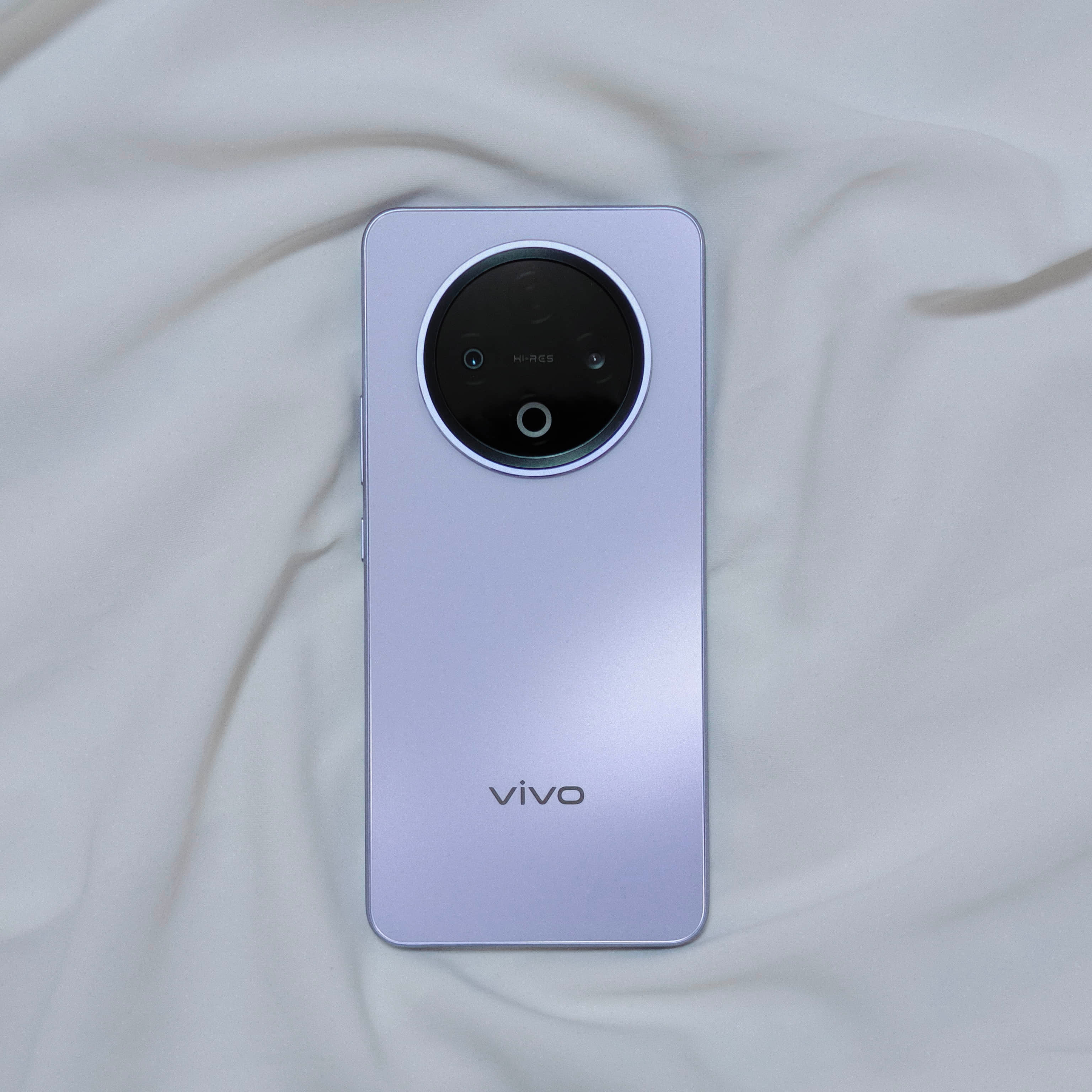 vivo Y500今天正式开售啦！使用了一周下来，它给我最直观的感受就是：这史上