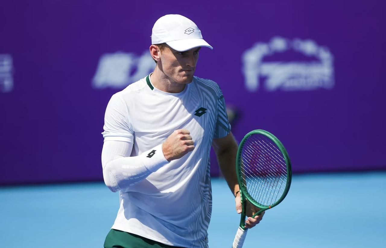 ATP75k广州南沙国际网球挑战赛决赛，3号种子斯库尔凯特以4-6、7-6(3)