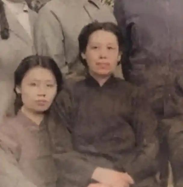 1949年傅作义的妻子在重庆机场被截，下落成谜，地下党找了几个月没有结果，一个邮