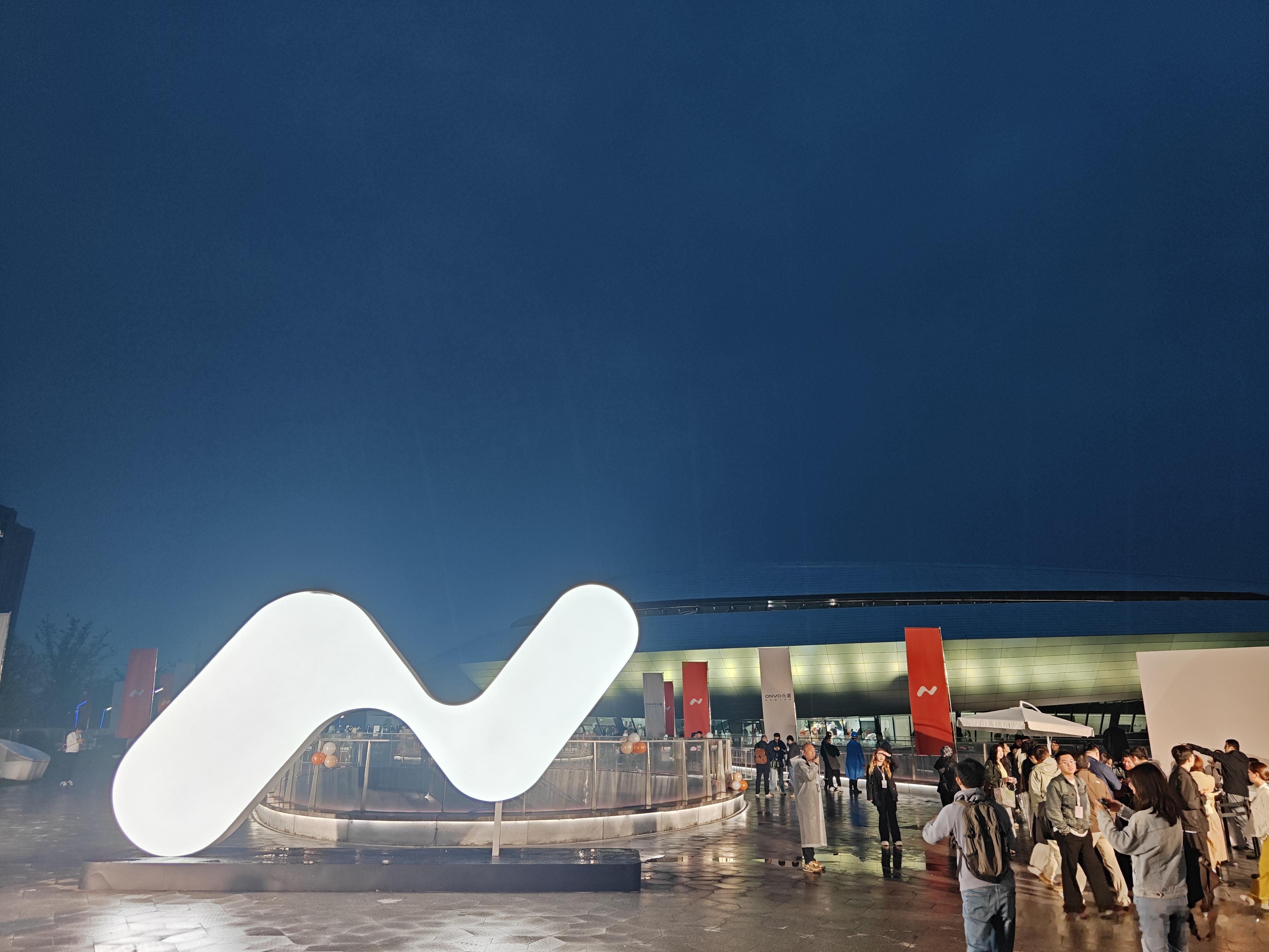 今晚的乐道 究竟还会给我们带来什么惊喜？大家和我一起期待吧。乐道汽车乐道L90蔚