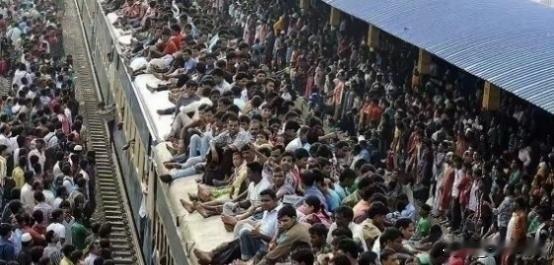 印度极有可能成为一颗”毁灭“世界的定时炸弹，要知道，印度人口看似15亿，但明眼人