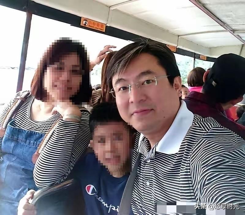 一名台湾基层官员，绕过所有监控节点，带着妻儿分批出境，悄无声息落地大陆。没有叛逃