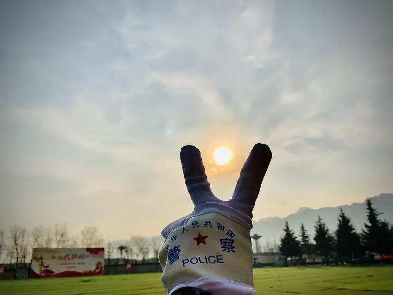 你在警校报考中最关心什么问题? 报考警校时，我最关心招生政策和自身条件是否匹配。
