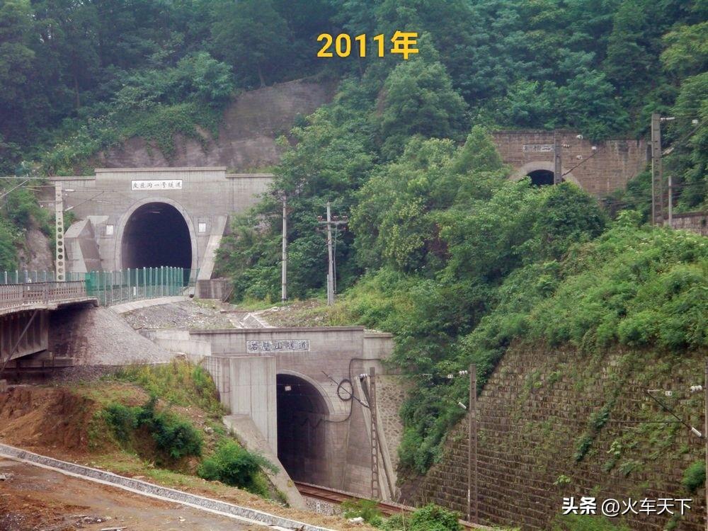 重庆沙坪坝区新桥一带，这十五年来拍摄的几张图片，上世纪70年代修建襄渝铁路经过这