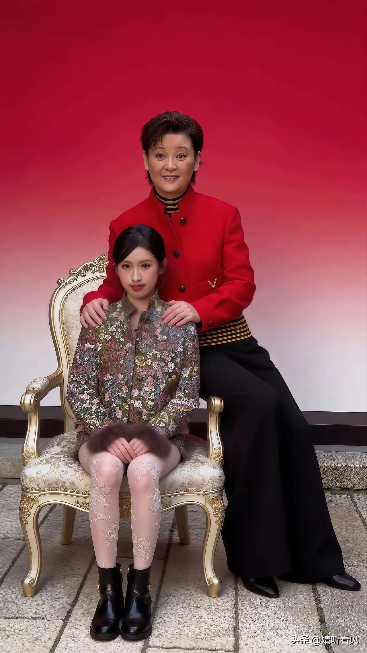 讲真！
总有不少人羡慕徐朵，身为养女却和爸爸关系这般亲昵，如今还过着优渥的留学生