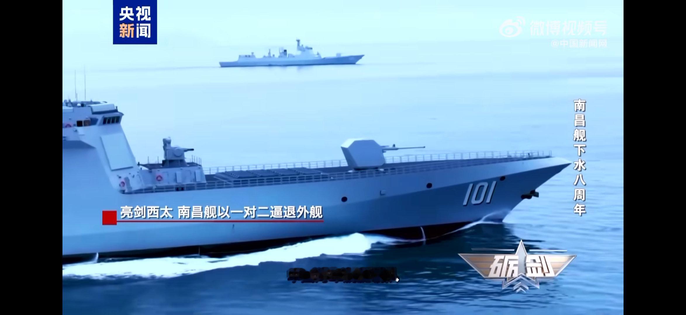 南昌舰以一对二逼退外舰2021年，055万吨大驱南昌舰首次加入辽宁舰航母编队远海