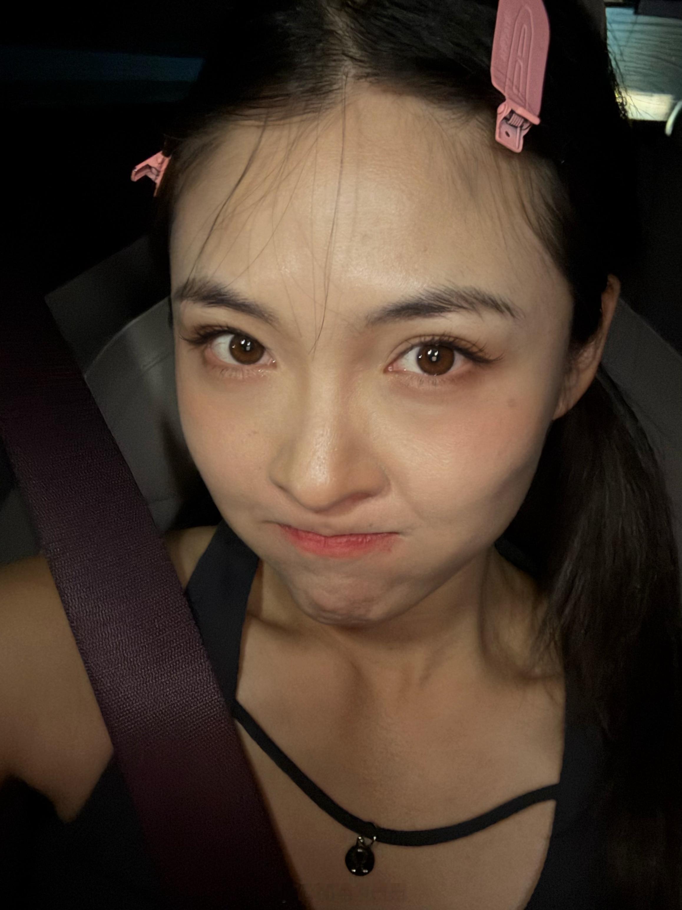 开着米子错峰出行，我倒要看看这835公里的续航能跑多少。目前看顶着限速跑的压力还