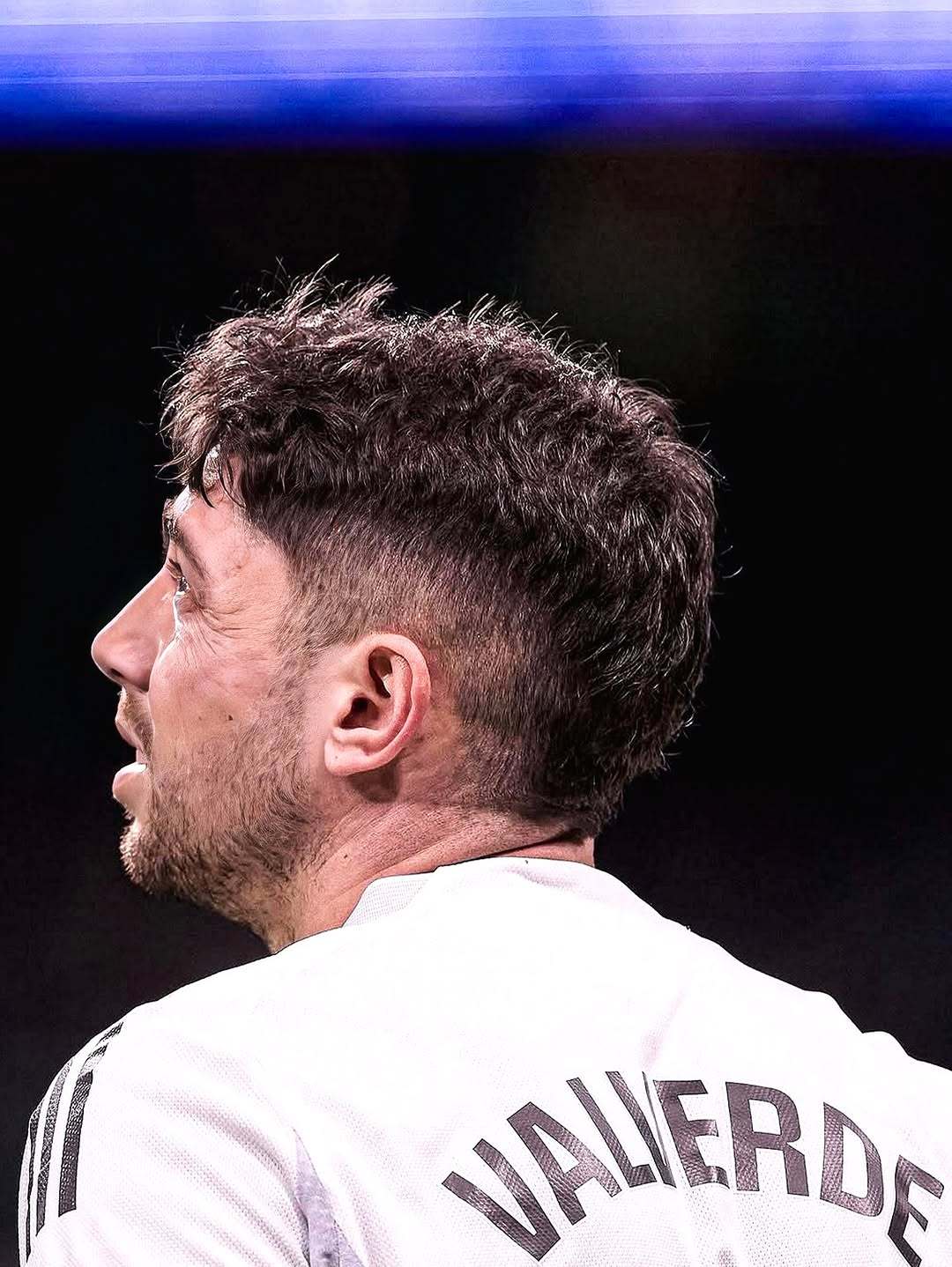 皇马巴尔韦德 脱掉外套的瞬间很帅 