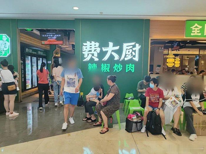 深圳不愧是湖南人精神省会 不少湖南人常年定居深圳，一年回不了几次长沙，工作社交生