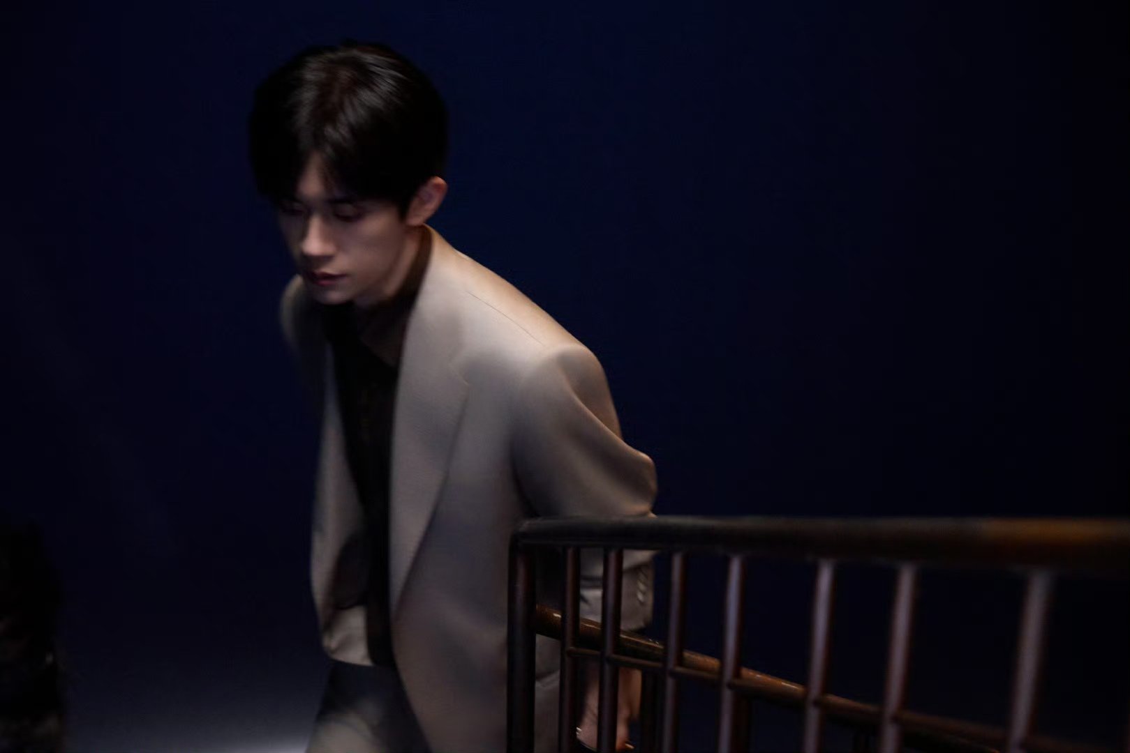 易烊千玺浅灰色西装易烊千玺灰色西服小千总好贵啊 ​​​