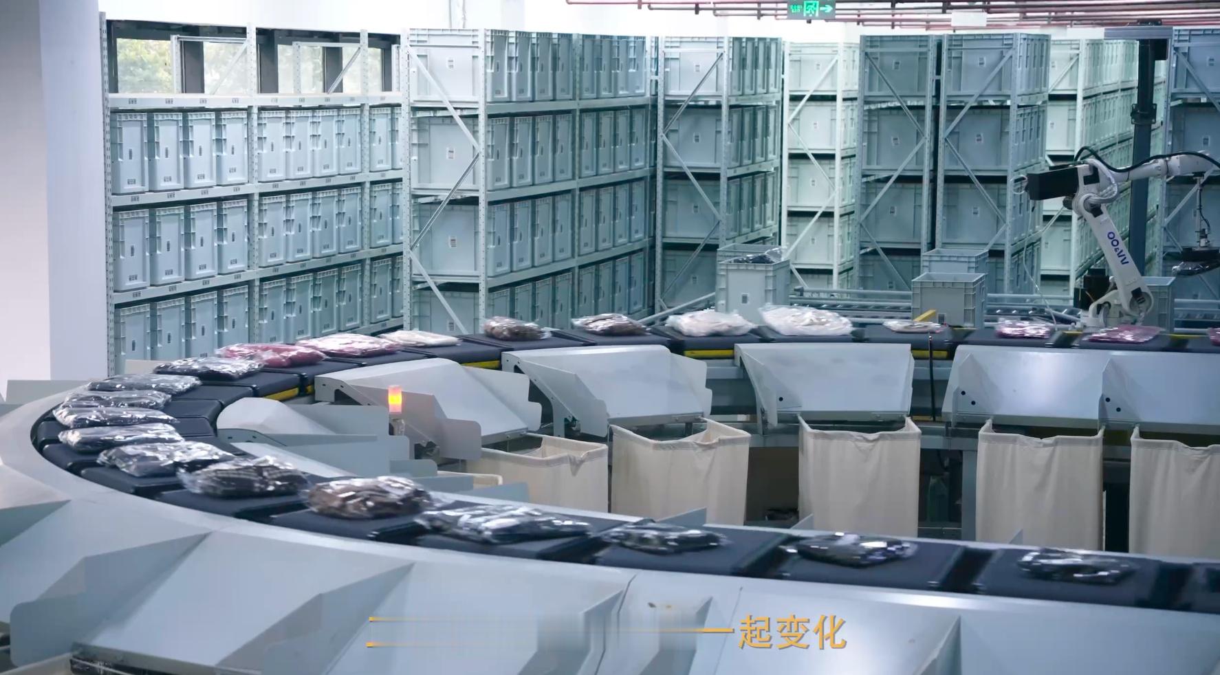 00后女生把牛仔裤卖到全球早些年广州女装只能埋头代工，款式、订单全由海外品牌说了