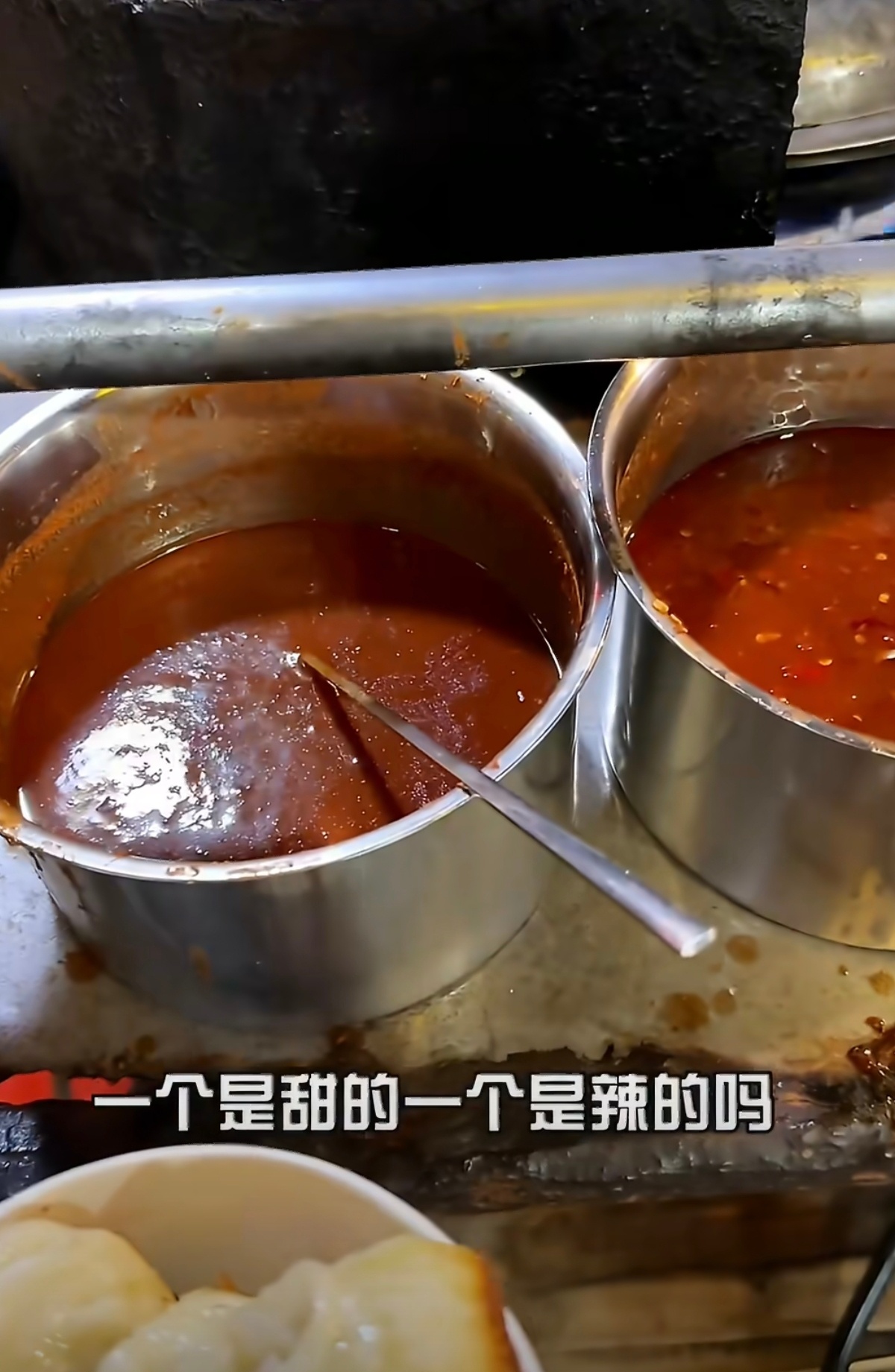 一到深夜武汉人的零食dna就动了夜色降临武汉人的零食DNA瞬间苏醒。卤鸭翅、卤藕