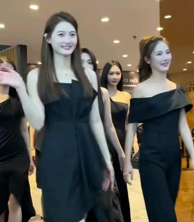 社会现状
一:剩女遍地城市忙
二:光棍满村没新娘
三:小孩补课家长忙
四:车子买
