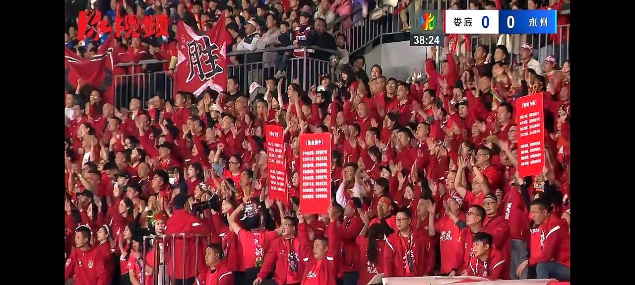 永州‘首败’：湘超娄底和永州的比赛，太有拼劲，让人看了上头！  
 

娄底1-