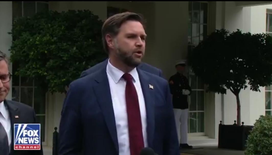 美国政府可能面临停摆！

特朗普总统与国会商谈预算一事没多大进展，副总统万斯表示