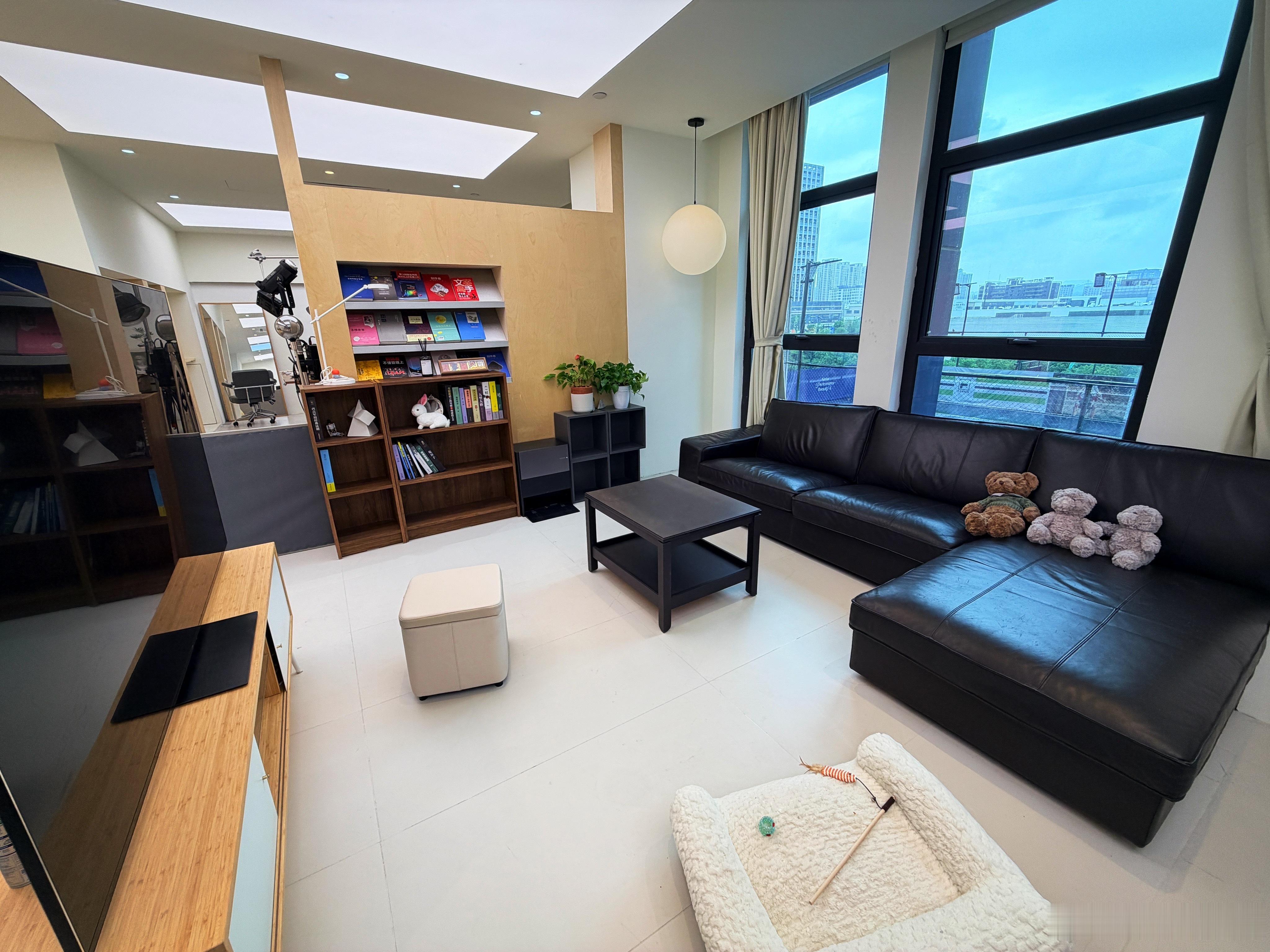 工作室搭建一下是那么回事了哈～猜猜今天拍什么嘿嘿✅ 
