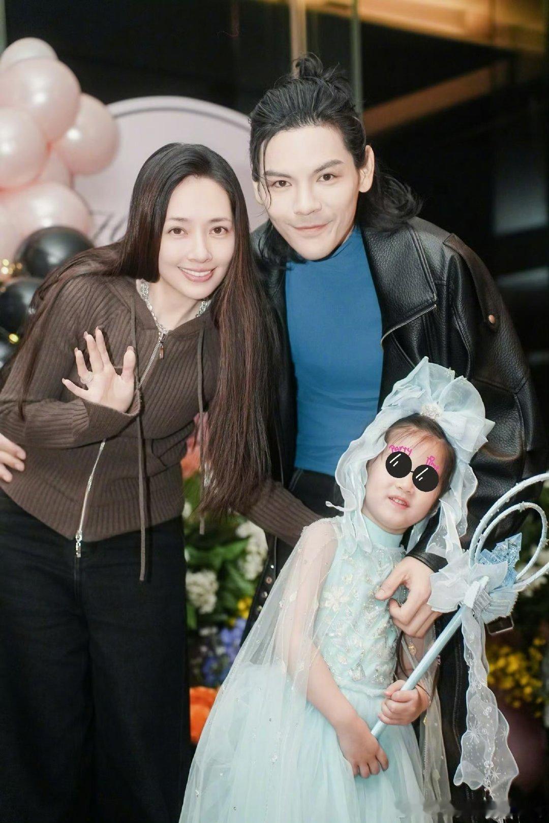 向太选儿媳的标准 向佐说郭碧婷是个很伟大的老婆简单通透是向太挑选儿媳的核心，初次