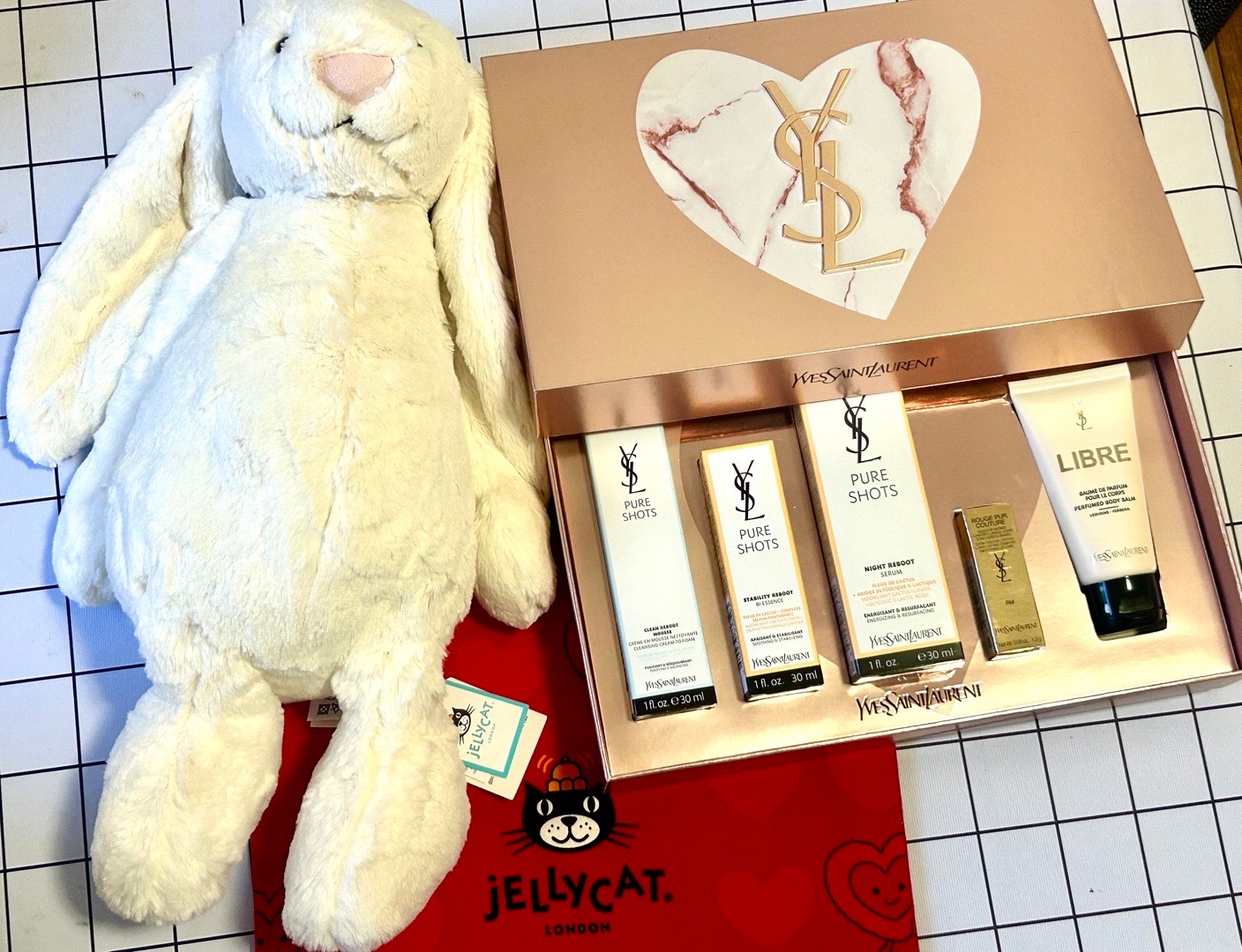 一个幸福的小女孩～​​​