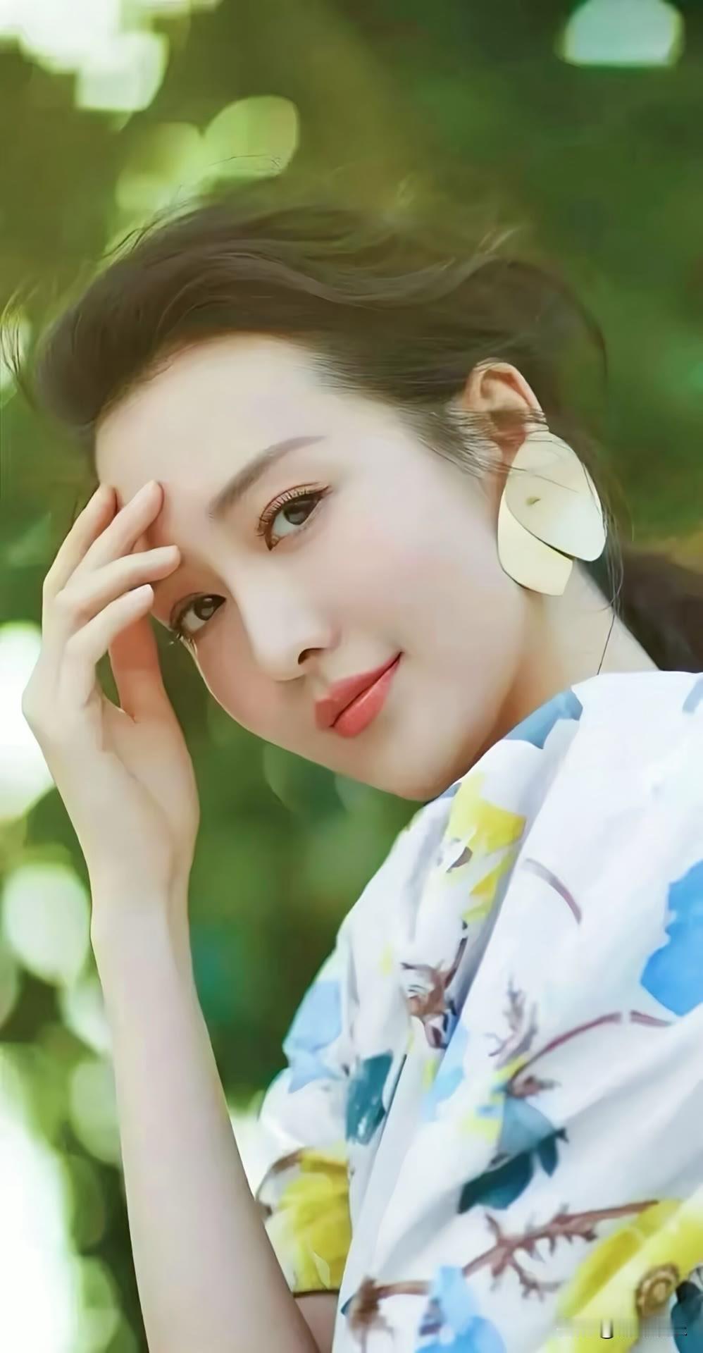 王欧 美丽漂亮，端正大方。王欧 王欧