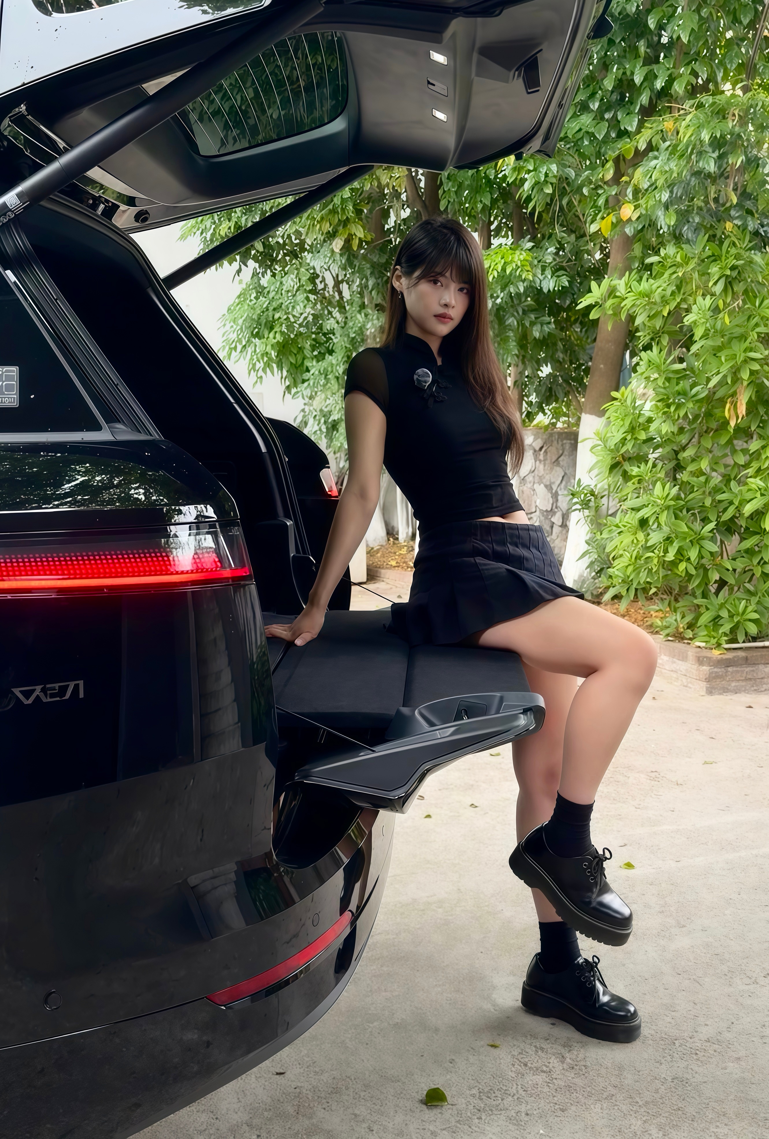 领克900一个小细节—— 地门放下坐着高度刚好承重有300公斤，不用担心体重