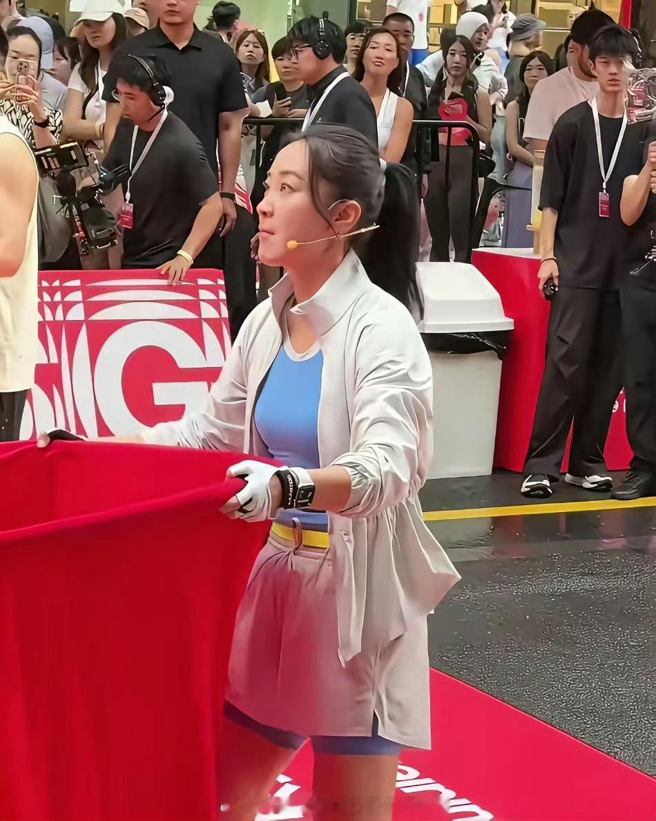 有点不理解，前两年贾玲不是跟沈腾一起参加很多综艺节目吗？而且两个人的互动也是很受