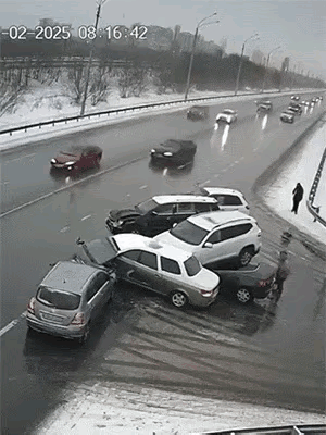 没看明白，看了几遍了，那个人怎么回事儿？