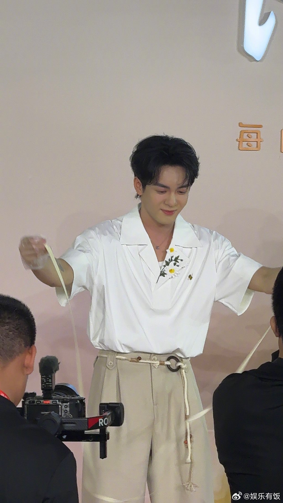 曾舜晞通过海底捞三面 当曾舜晞遇上扯面，喜剧效果拉满！一开始自信满满，扯面时状况