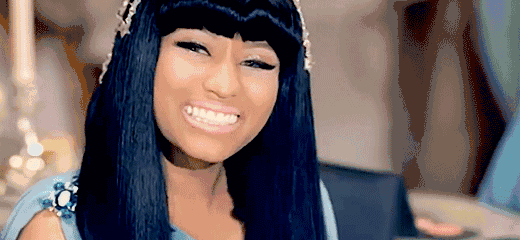 每次去健身房的更衣室都有🐷在里面吸烟，但是更衣室的墙上贴着禁止吸烟的牌子很明显