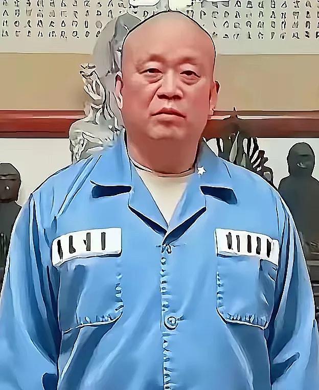 方圆天地撰文并图
《少林寺原方丈释永信，今天终于接受审判》
从2025年7月，释