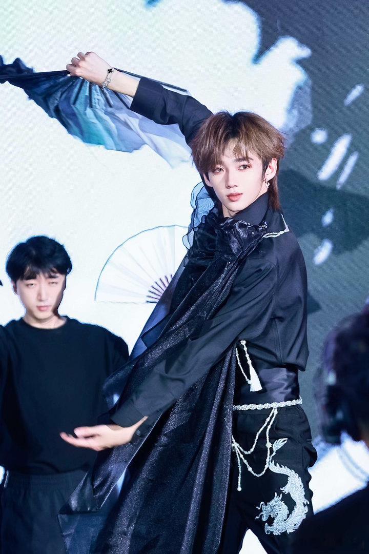 未出道男团受金曲奖评委青睐阿沁为MK写歌助力金曲奖🔥圈内前辈鼎力相助，金曲评委