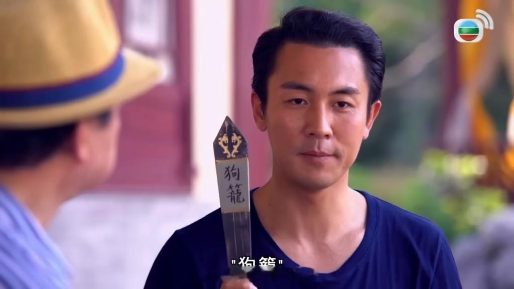 谭俊彦46岁生日紧抱狄龙画面温馨，幼时曾被父亲关进狗笼半小时受惊生病，狄龙一句道
