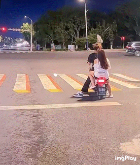 我就是那个旁边路过的人 