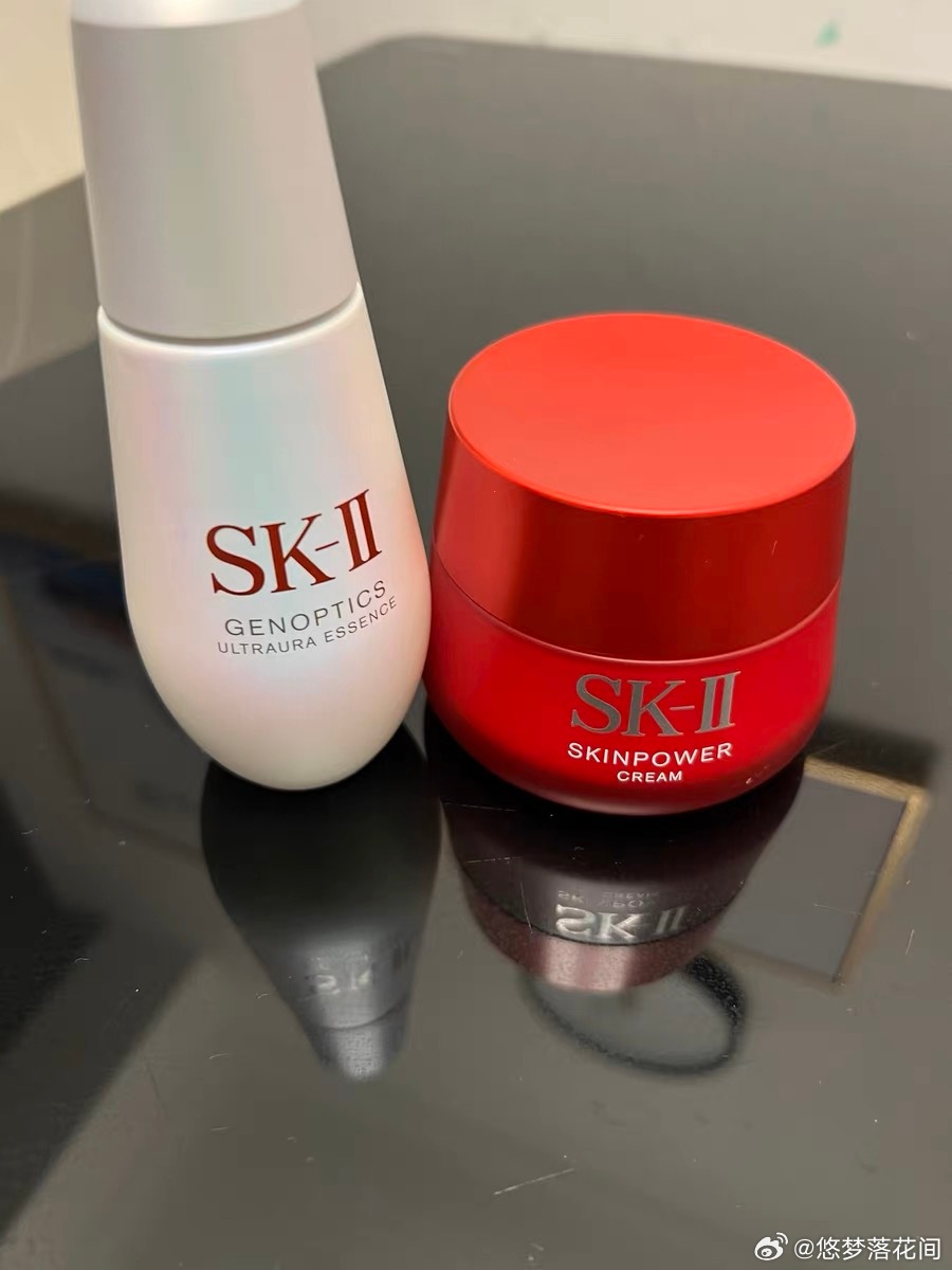 昨天和闺蜜素颜吃火锅，她突然盯着我说：‘你皮肤好像比以前细了，毛孔都没那么显了？