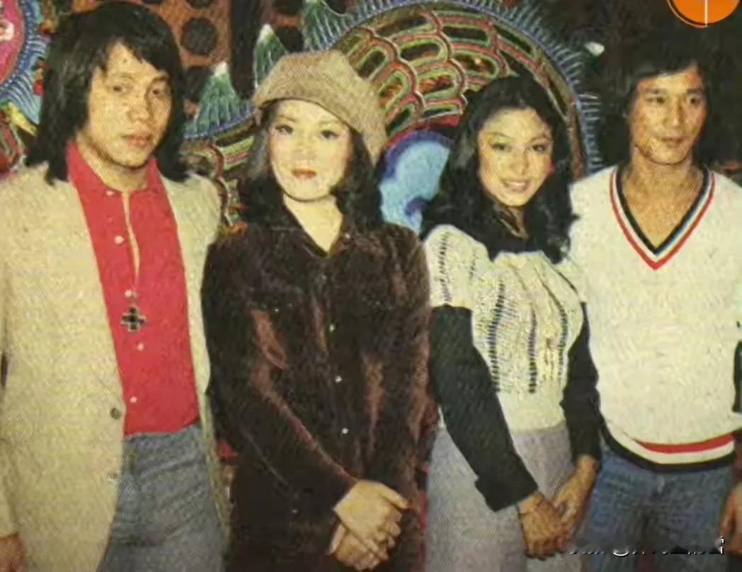 梁小龙的前妻黎爱莲是中英混血，长得很漂亮，可惜，被一场意外夺去了美丽的容颜，至于