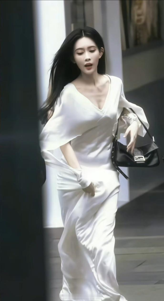 我的天呐孟子义和王楚然被绊倒都这么美是闺蜜就一起美美出片 