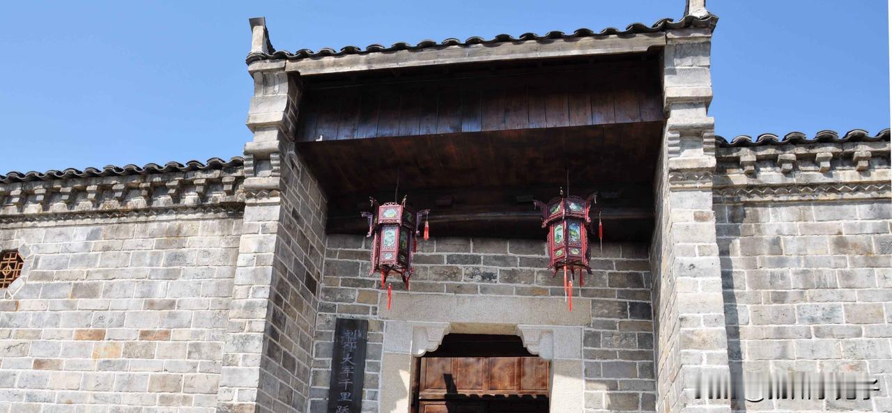 #赏秋意##秋日生活打卡记#

从扬州到天堂寨，往返一千多公里，是一次“千里挺进