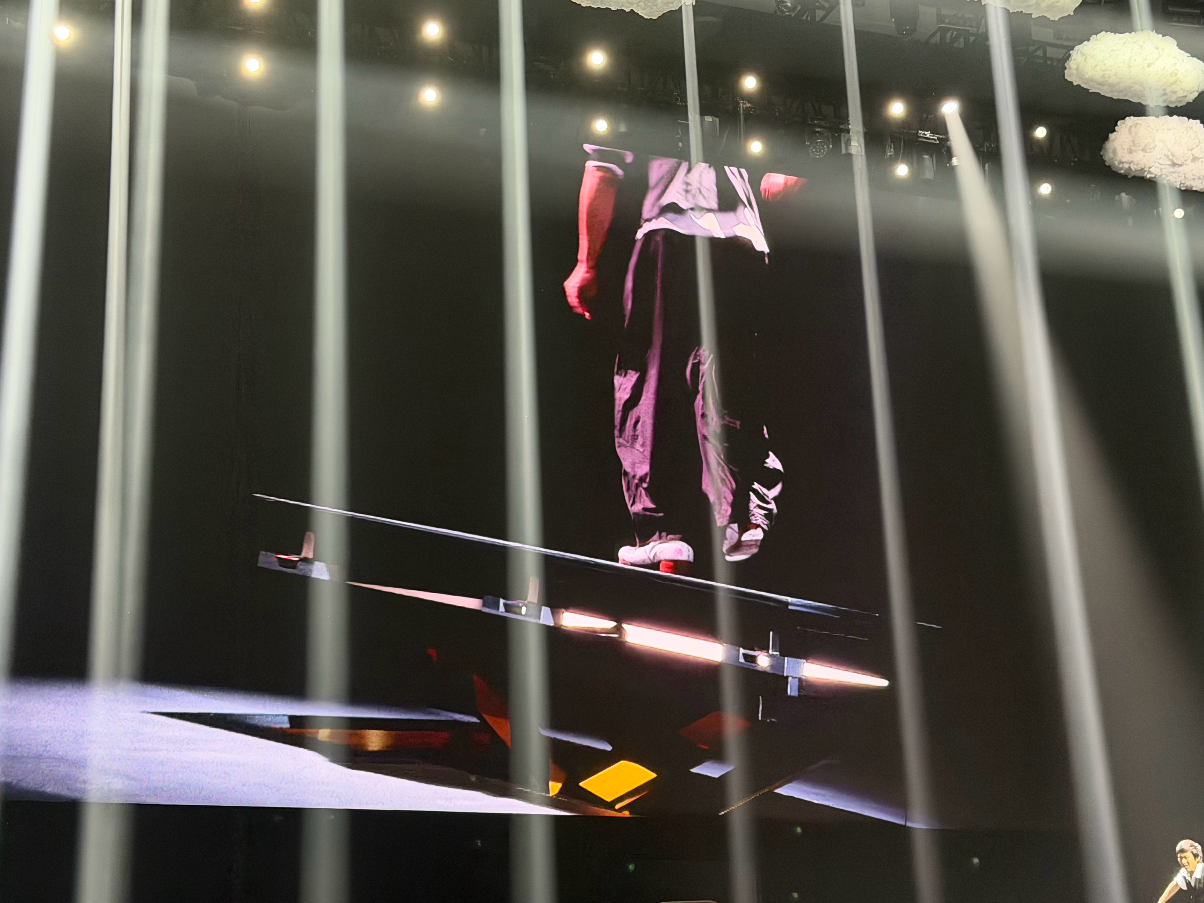 看发布会给我整不会了！荣耀Magic8 Pro Air这操作太骚了，直接拿三台手