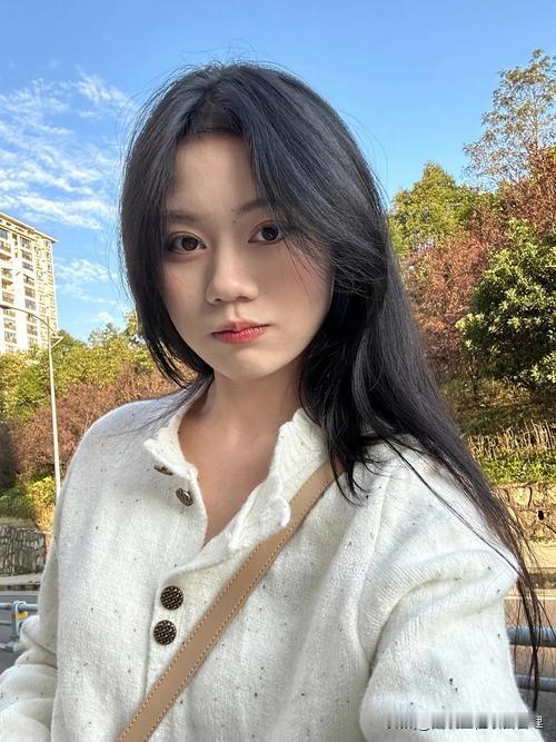 我跟女儿说，找对象不要太挑剔。但至少要满足三个条件：第一是男孩本身要有养家糊口的