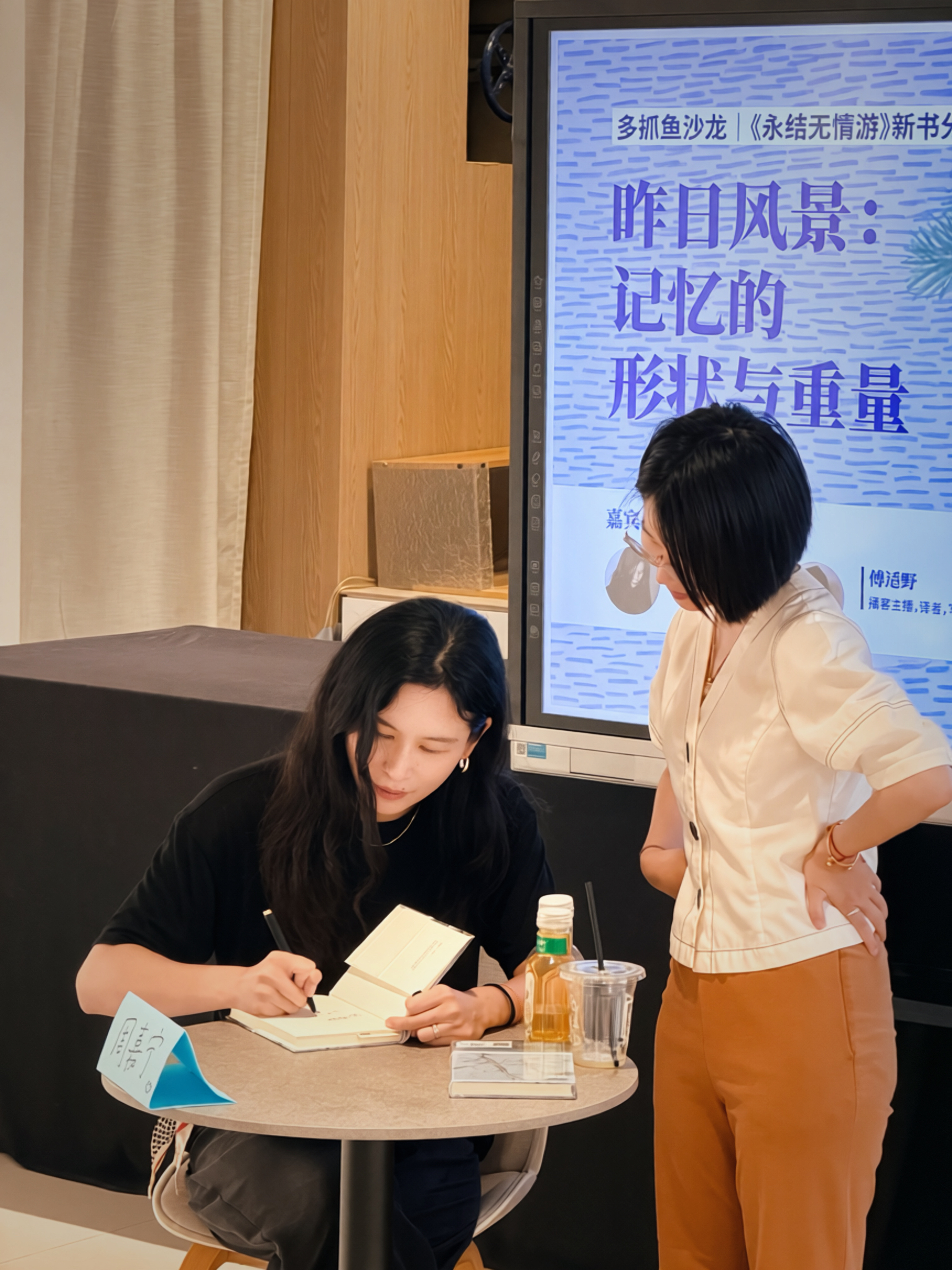 喜欢的第十八年 而她竟然依然是清冽少女。而我则确实是1个合格的女作家站姐 北京·