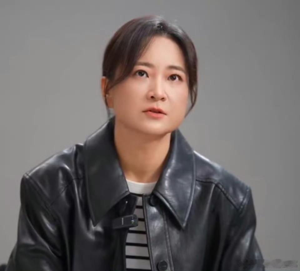 贾玲为67岁冯巩庆生庆祝冯巩老师生辰，贾玲展现了友情的力量！王者荣耀里也常言，何