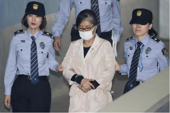 韩国前总统朴槿惠出狱后，明明没有退休金，却能住近25亿的别墅，72岁还想卷土重来