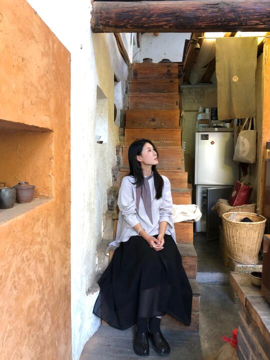在老房子里喝咖啡