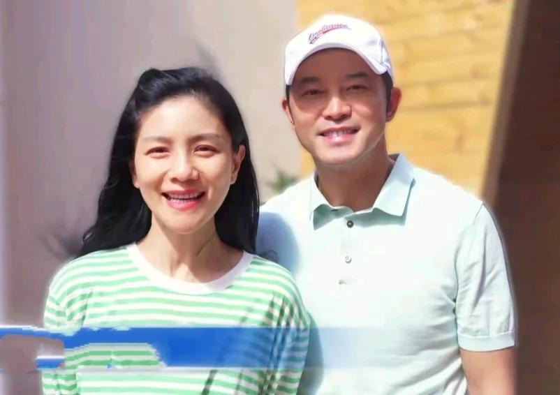不科学

两个孩子都是单眼皮

他们夫妇都是大眼睛双眼皮

他俩的孩子不应该大概