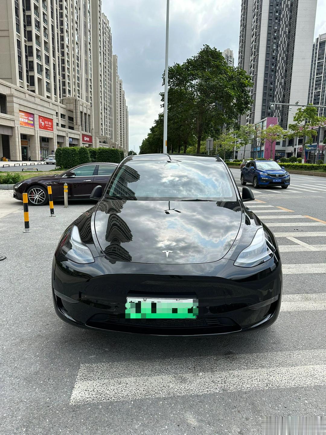 不得不说特斯拉model Y高性能版，确实是不错的SUV，你觉得呢？#特斯拉[超