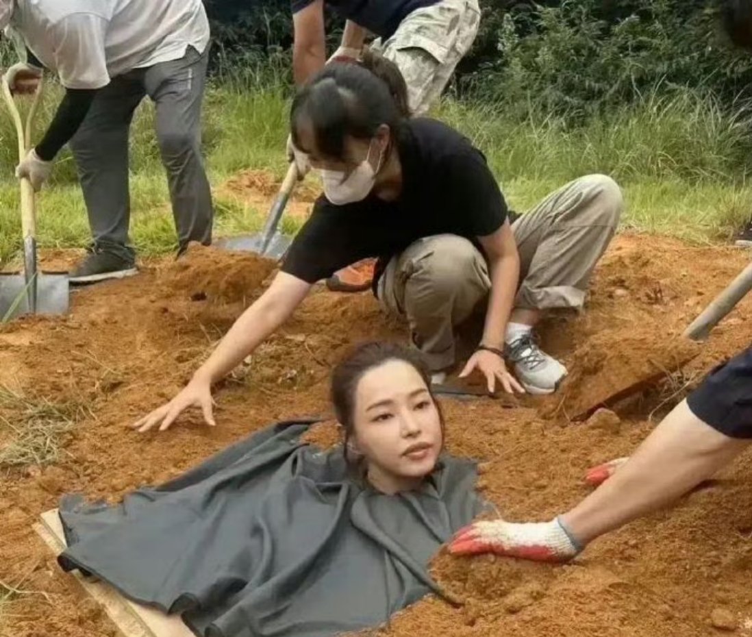 小时候以为活埋是真的埋，原来都是魔法。 