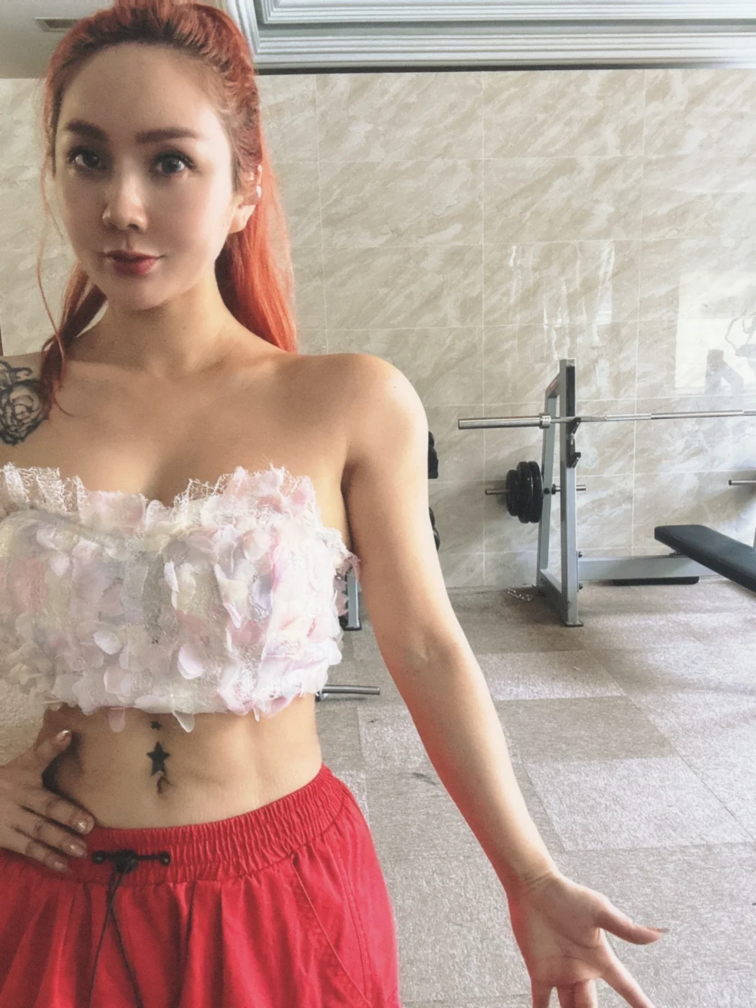 健壮美女来了，就说大不大～